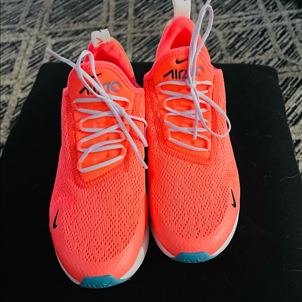 Women’s Nike Airmax size 8
